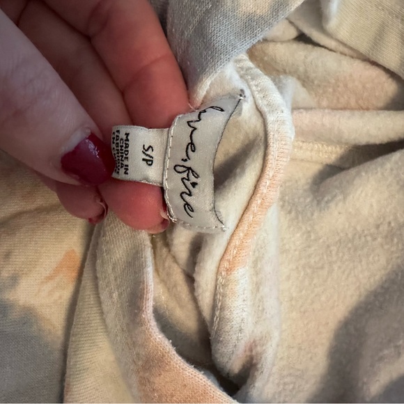 Love, Fire by Nordstrom Girls matching tye-dye sweatsuit with cropped hoodie - Picture 3 of 3